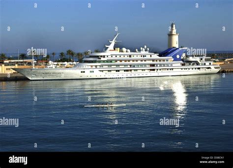 (dpa) - The 120 m long luxury yacht called 'Prince Abdulaziz' of Saudi ...