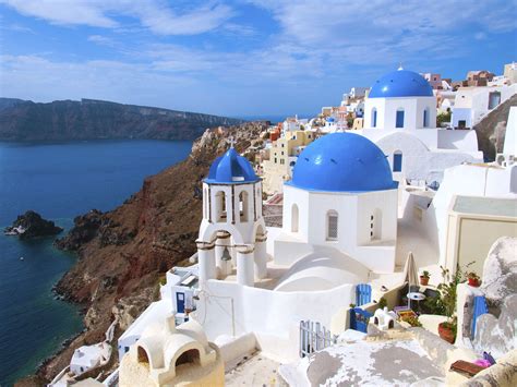 Santorini Honeymoon: Weather and Travel Guide