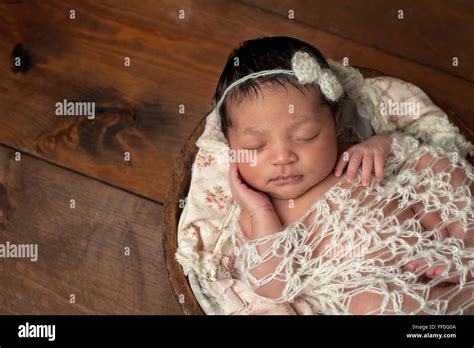 Fetal position hi-res stock photography and images - Alamy