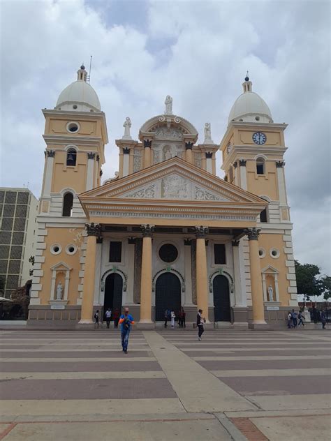 Basilica de la virgen de Chiquinquira ubicada en el Pais Venezuela ...