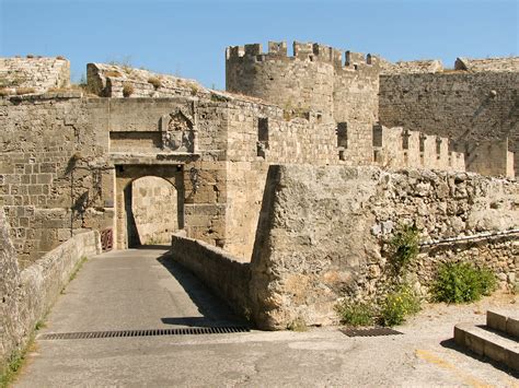 File:Rhodes old town Greece 1.jpg