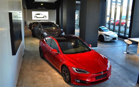 Când se deschide primul showroom Tesla din România. Va fi cel mai mare din Europa de Est ...