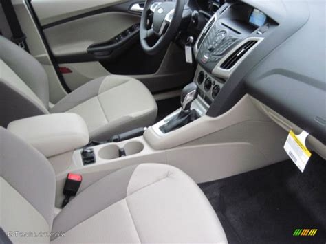 Medium Light Stone Interior 2013 Ford Focus SE Sedan Photo #73251200 ...