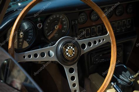 Jaguar e-type interior – Stock Editorial Photo © hansenn #78172970