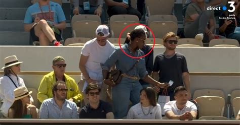 Roland-Garros 2023 : une spectatrice huée par le public en plein match ...