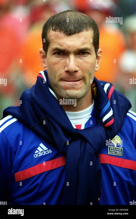 ZINEDINE ZIDANE FRANCE & JUVENTUS 21 June 2000 Stock Photo - Alamy