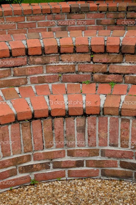 Curved brick garden benches — Stock Photo © DeBuskPhoto #13371364