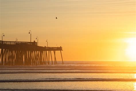 Seashore Panorama with a Wooden Pier at Sunset, Pismo Beach, USA · Free Stock Photo