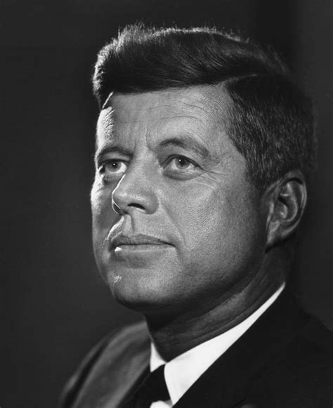 John Fitzgerald Kennedy Portrait by Karsh 1960 | Famous portraits, Famous photographs, Yousuf karsh