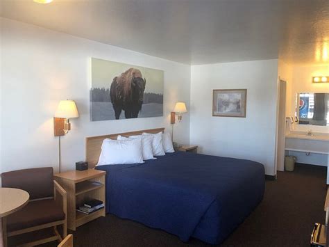 RED BEAR INN - Prices & Reviews (Ennis, MT)