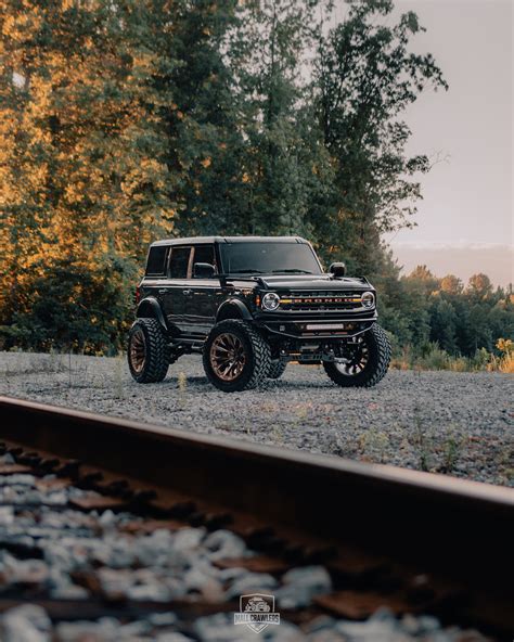 2023 Ford Bronco Base Hard Top Black – Mall Crawlers Inc