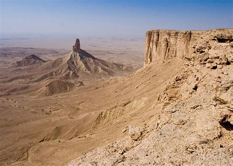 Al Nafud desert | Natural landmarks, Monument valley, Saudi arabia