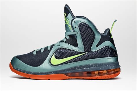 LeBron James’ Basketball Shoes: The Best of His Nike Sneaker History – Footwear News