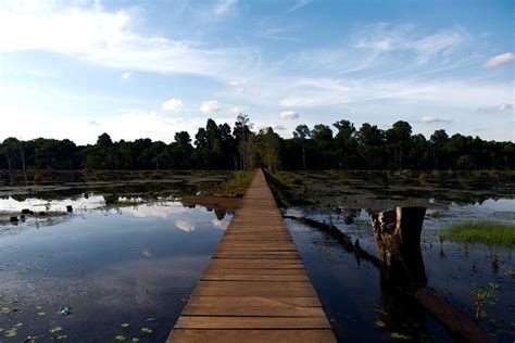 Neak Pean Temple - Explore the Temple of the Entwined Serpents