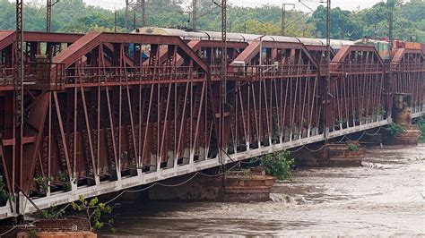 'Priceless Heritage': Know all about Indian Railways' 157-year-old Yamuna Bridge in Delhi ...