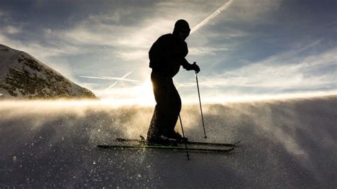 Short Skis vs. Long Skis: Advantages & Disadvantages