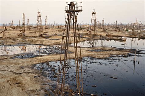 Edward Burtynsky "Oil"