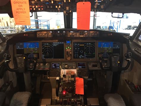 737 MAX cockpit : r/aviation