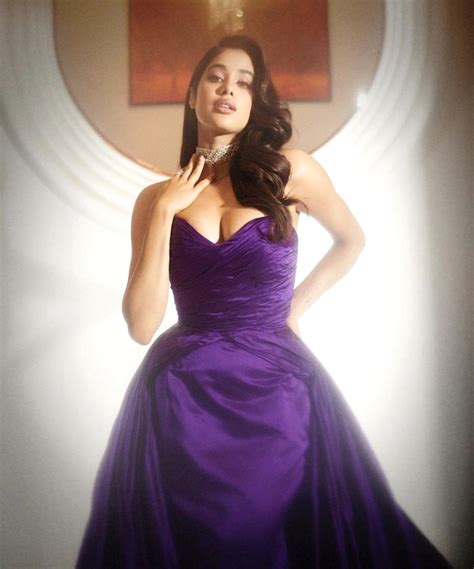 Filmfare Awards 2023: Janhvi Kapoor spellbinds in strapless majestic purple gown by Gauri ...