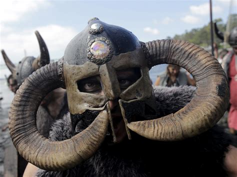 horn helmet - Google Search | Vikings, Viking horn, Lion sculpture