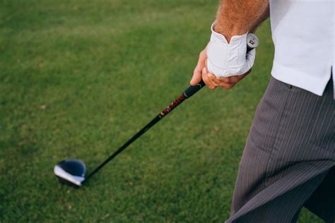 Left Handed Golfer’s Grip: Tips on Grips from a Lefty’s Perspective - Gears Sports