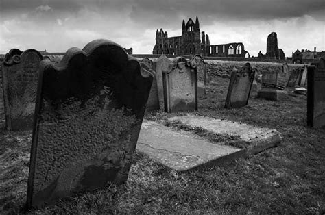 Whitby Dracula, Connections Between Dracula, Whitby & Bram Stoker