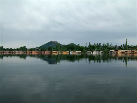 Asisbiz Kashmir Srinagar Dal lake panoramic views India India Apr 2004 100