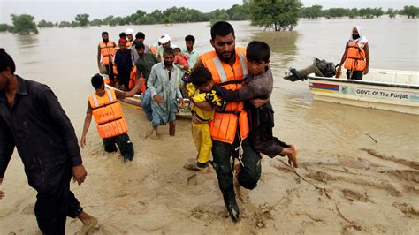 Deadly Floods Devastate an Already Fragile Pakistan - The New York Times