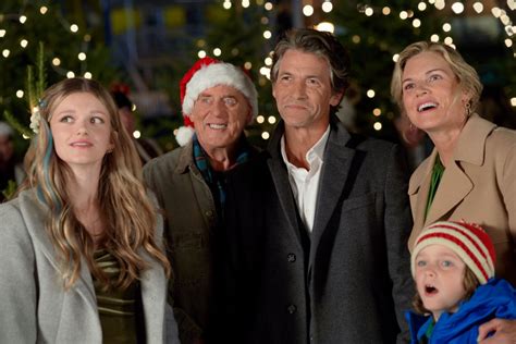 A Pilot and Passengers Get Stranded on Christmas Island On Hallmark ...