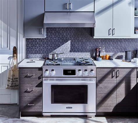 36" Dual-Fuel Pro Range with Steam-Assist Oven and Griddle | Signature Kitchen Suite