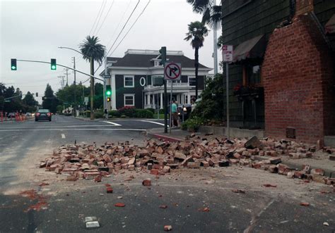 Intense Photos Capture Aftermath of San Francisco Bay Area's Biggest Earthquake Since 1989