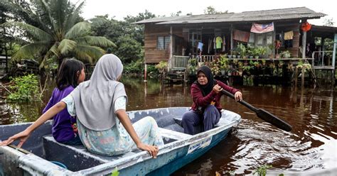 Mangsa banjir di Kemaman pulang | Berita Harian