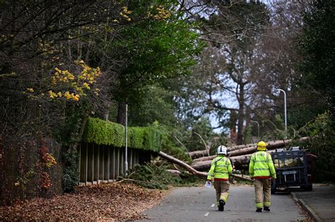 Storm Arwen leaves two dead in UK, triggers power cuts | Daily Sabah