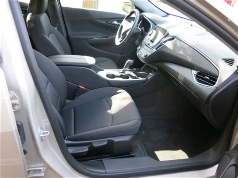 2025 Chevrolet Malibu: 148 Interior Photos | U.S. News