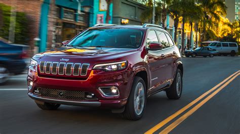 Improved looks, power for 2019 Jeep Cherokee Overland