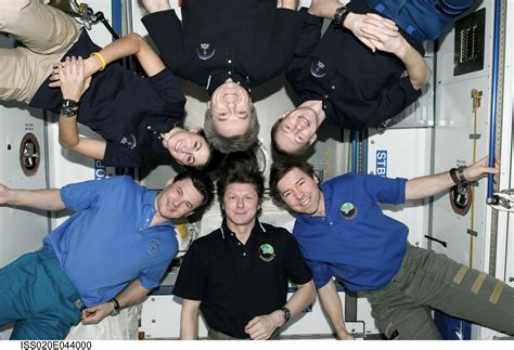 Space in Images - 2009 - 10 - Crew photo ISS Expedition 20