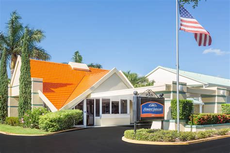 Howard Johnson by Wyndham Vero Beach / Downtown | Vero Beach, FL Hotels