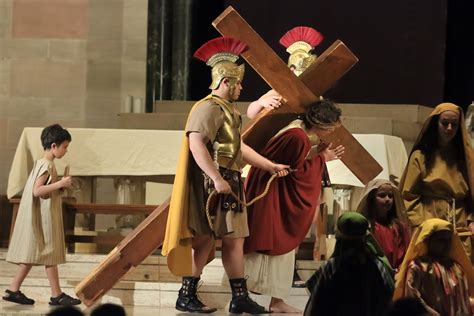 'The Way of the Cross' ... 'Via Crucis' ... presented at St. Anthony of Padua: Photo gallery ...