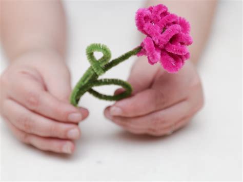 3 Ways to Make Pipe Cleaner Flowers - wikiHow