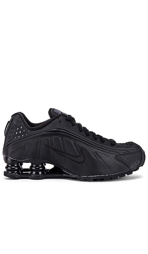 Nike Shox R4 Sneaker in Black | REVOLVE