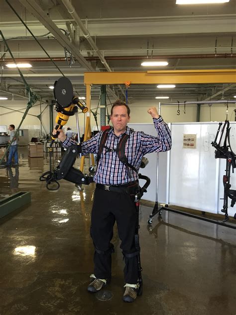 Tech Report: Exoskeleton suit gives people super strength