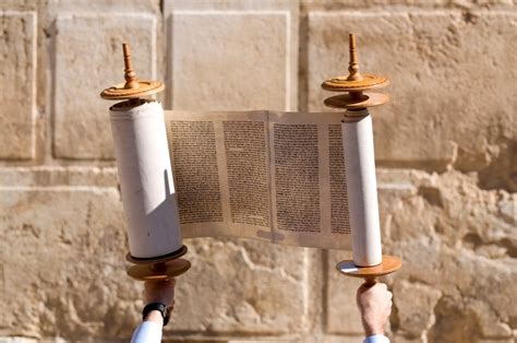 Simchat Torah: Why Do We Rejoice Over the Law? | Messianic Bible