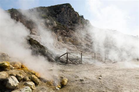 Italy's supervolcano Campi Flegrei beneath Naples could erupt at ANY ...