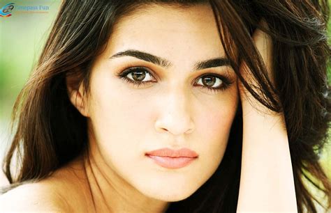 14 Best Kriti Sanon Wallpapers - HD and Hot