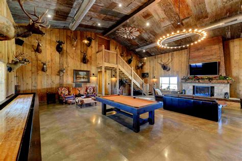 Impressive Barndominium on 2000+ Acres Ranch (30 HQ Pictures ...