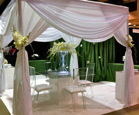 Tres Chic Weddings & Events: Bridal Show Booth Design