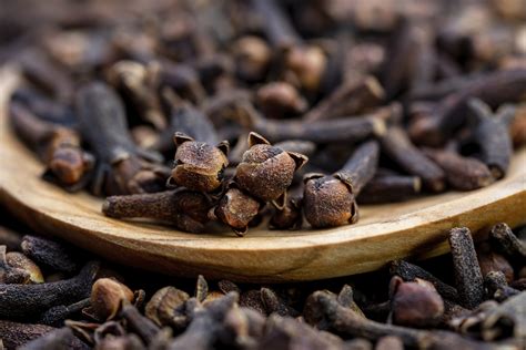 30+ common spices in Ghana: local names and uses you should know - YEN.COM.GH