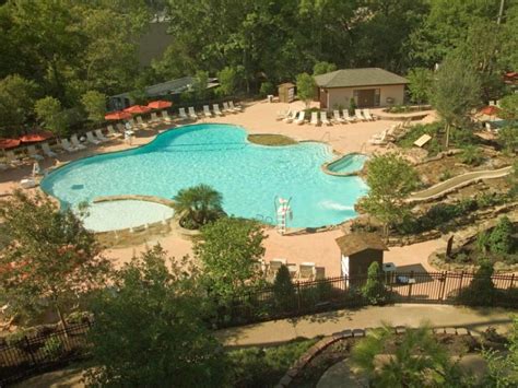 9 Coolest Hotel Pools in Houston in 2023 (Family-Friendly) – Trips To Discover