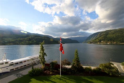 Shore Excursion in Ulvik, Norway: Apple Juice, Cider, Tasting