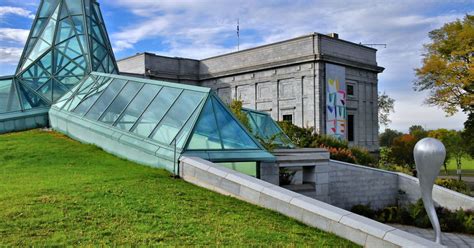 Central Pavilion of Fine Arts Museum in Québec City, Canada - Encircle ...